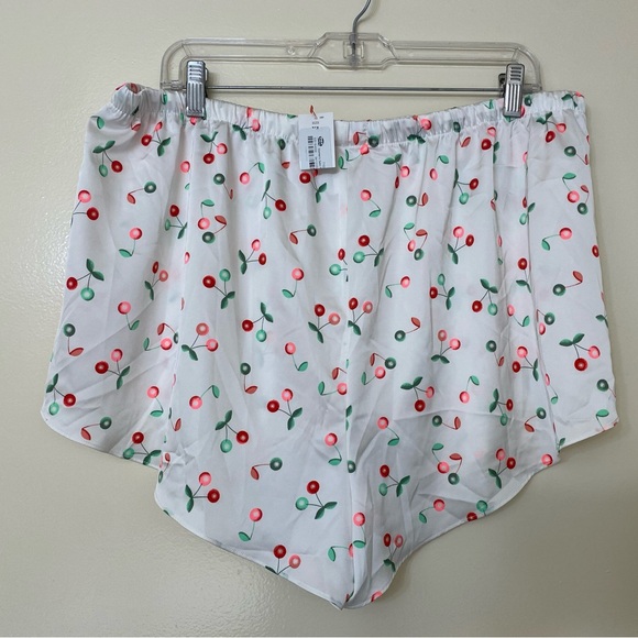 COLSIE Cherry print silky pajama shorts - Picture 3 of 5